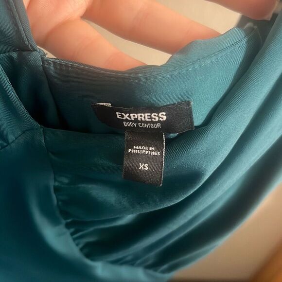 ✨EXPRESS Green Body Contour Double Layer Empire V Neck Sz XS Bodysuit✨ - Picture 8 of 9